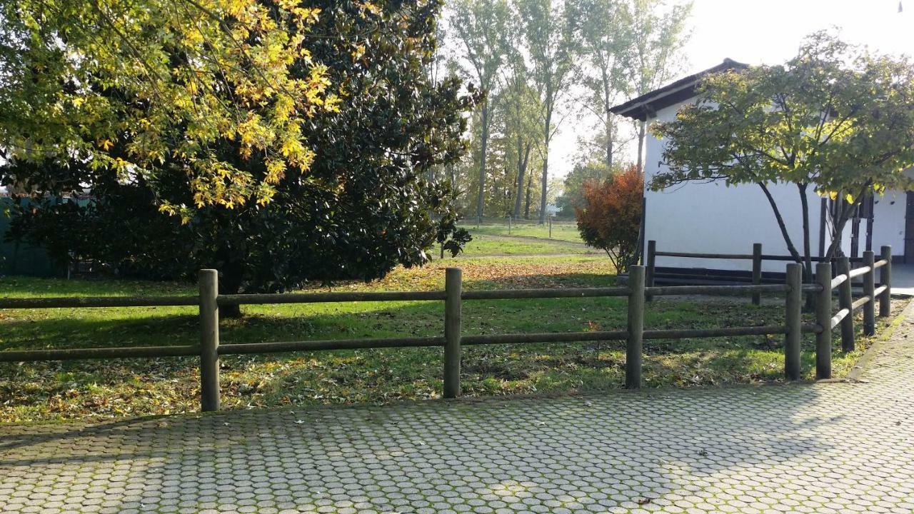 Scuderia 100 Pertiche Villa Villanterio Exteriör bild